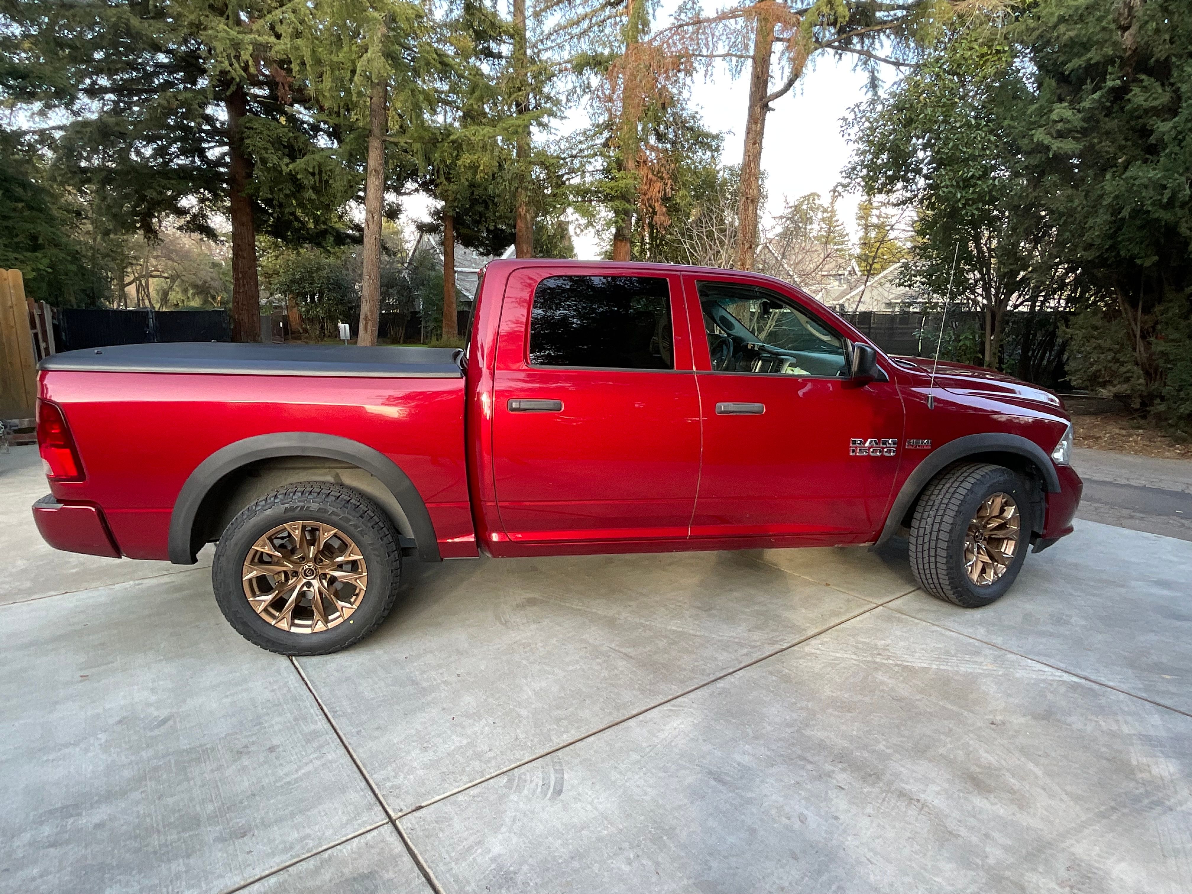 Used 2015 RAM 1500 Express RWD image 2