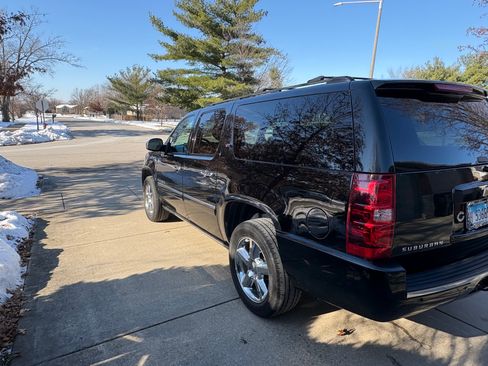 Used 2014 Chevrolet Suburban LTZ image 18