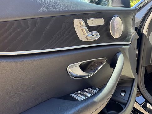 Used 2022 Mercedes-Benz E 350 Sedan image 6