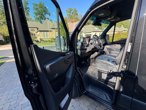 Used 2019 Mercedes-Benz Sprinter 1500 image 15