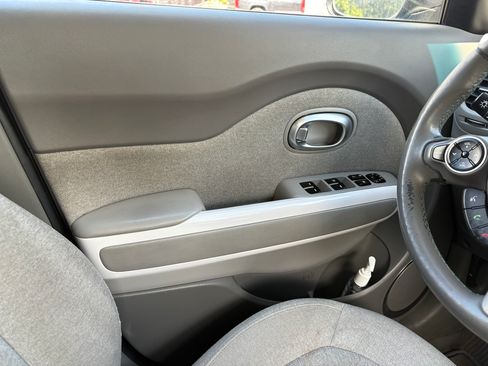 Used 2017 Kia Soul EV FWD image 24
