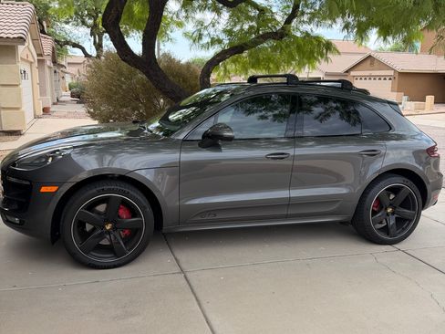 Used 2018 Porsche Macan GTS AWD/4WD image 2