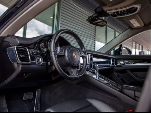 Used 2016 Porsche Panamera S image 2