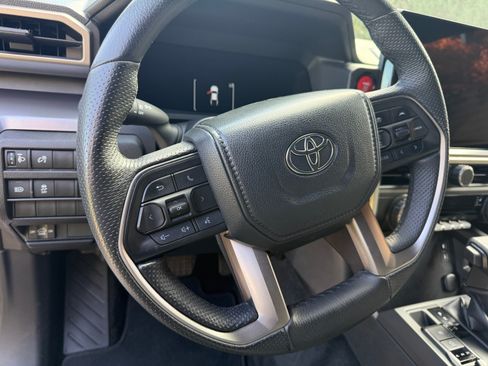 Used 2024 Toyota Tacoma TRD Off-Road image 17