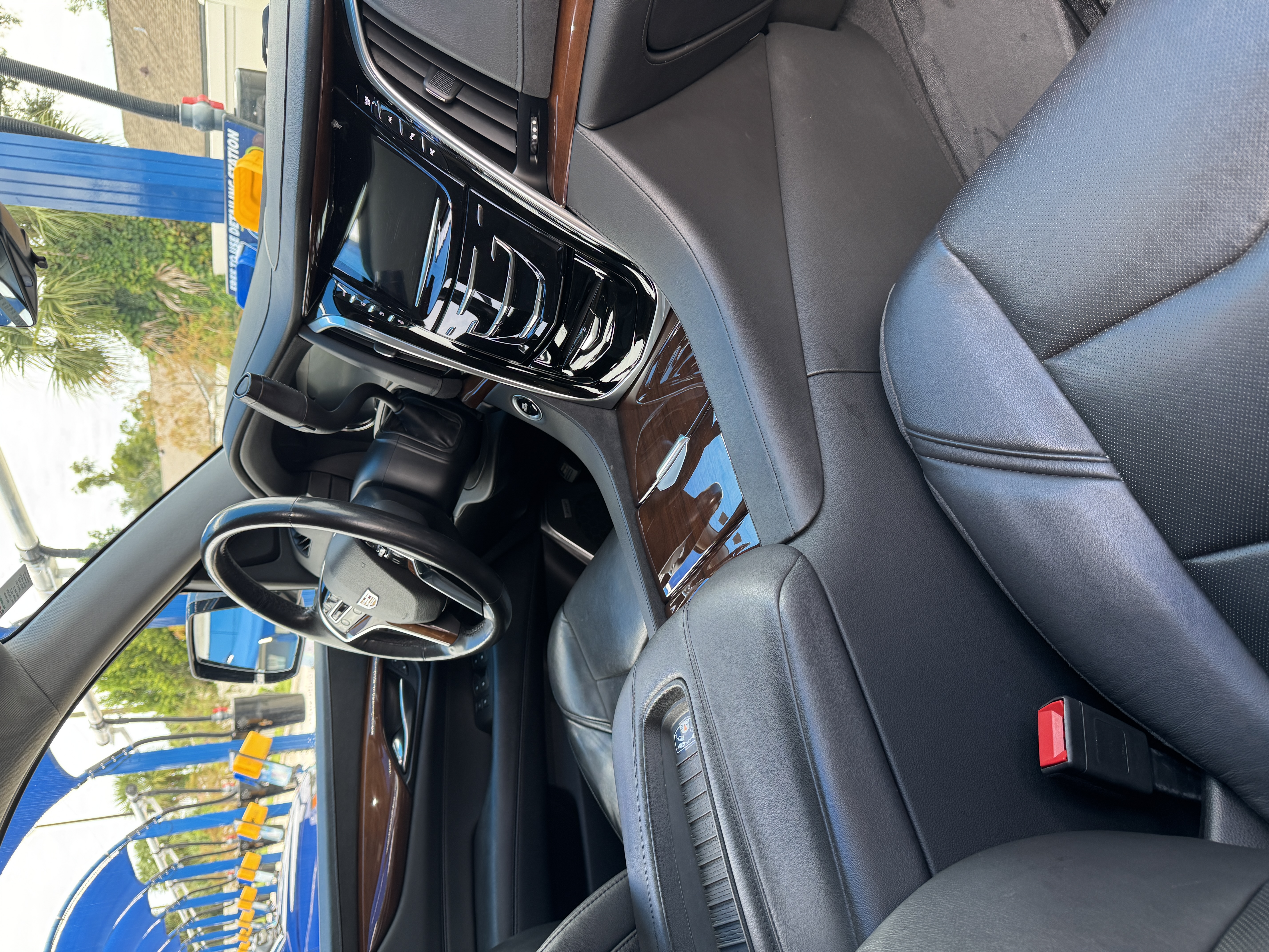 Used 2020 Cadillac Escalade Luxury AWD/4WD image 11