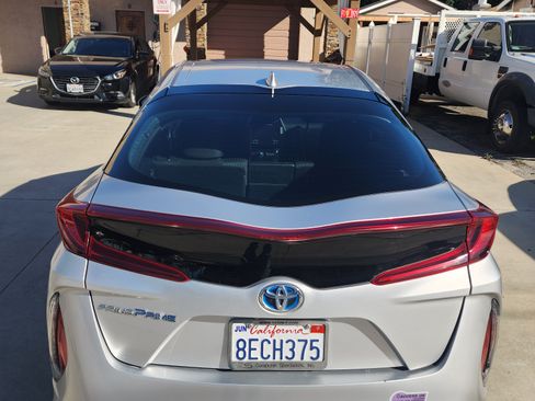 Used 2018 Toyota Prius Prime Plus image 4