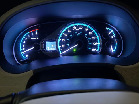 Used 2011 Toyota Sienna XLE image 4