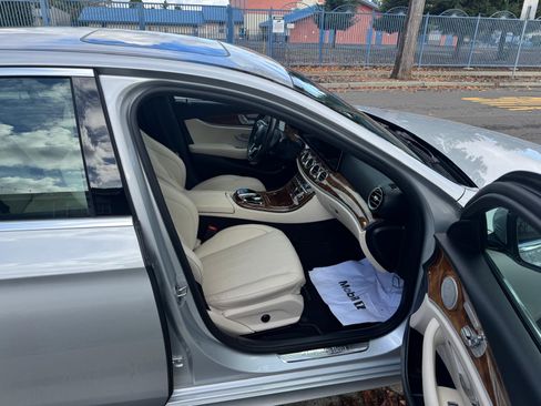 Used 2020 Mercedes-Benz E 350 Sedan image 5