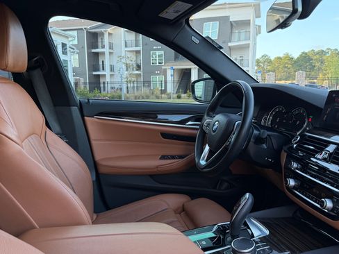 Used 2019 BMW 530i w/ Convenience Package image 18