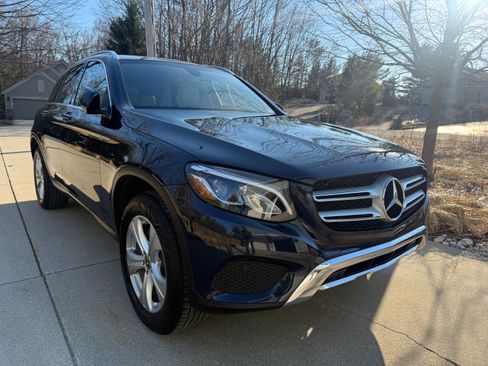 Used 2018 Mercedes-Benz GLC 300 4MATIC image 1