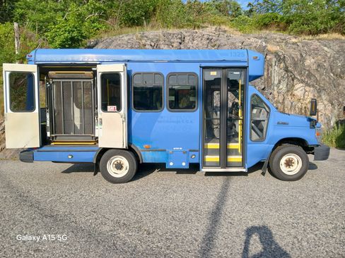 Used 2013 Ford E-350 and Econoline 350 Super Duty w/ Shuttle Bus Prep Pkg image 4