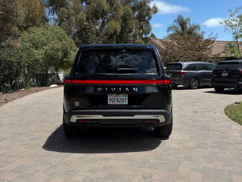 Used 2023 Rivian R1S Launch Edition AWD/4WD image 5