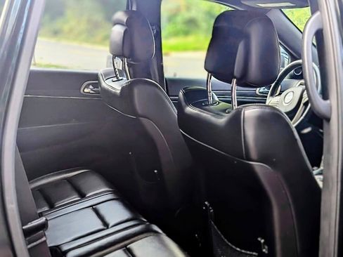 Used 2017 Jeep Grand Cherokee Limited w/ Luxury Group II image 11