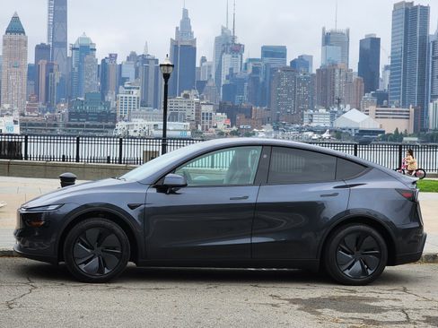 Used 2026 Tesla Model Y AWD image 20