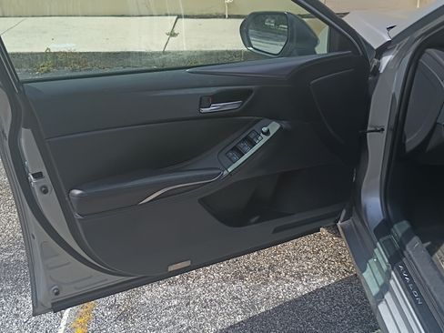 Used 2022 Toyota Avalon XSE FWD image 6