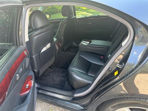 Used 2011 Lexus LS 460 L image 9