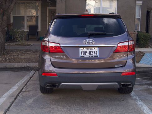 Used 2013 Hyundai Santa Fe Limited w/ Technology Pkg image 2