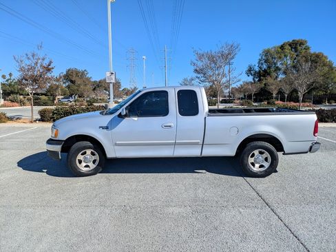 Used 2002 Ford F150 2WD SuperCab image 1