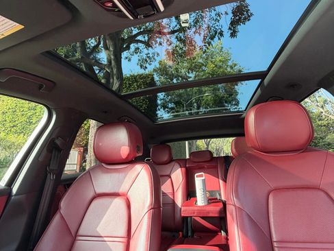 Used 2019 Porsche Cayenne image 18