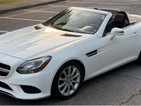 Used 2017 Mercedes-Benz SLC 300 image 2