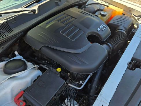 Used 2015 Dodge Challenger SXT w/ Driver Convenience Group RWD image 9
