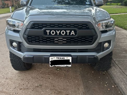 Used 2019 Toyota Tacoma TRD Off-Road image 4