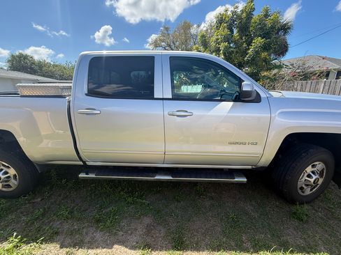 Used 2015 Chevrolet Silverado 2500 LT w/ LT Convenience Package image 4