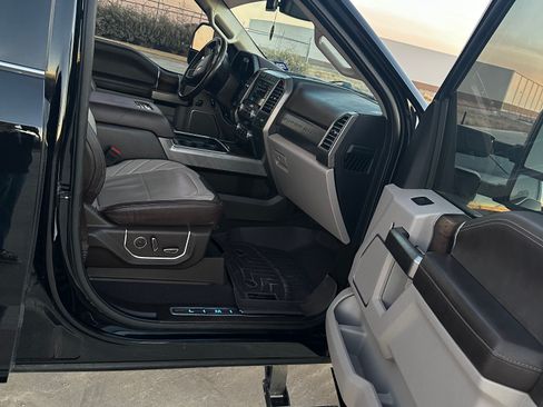 Used 2019 Ford F350 Limited image 9