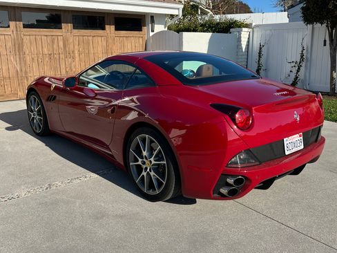 Used 2010 Ferrari California image 1