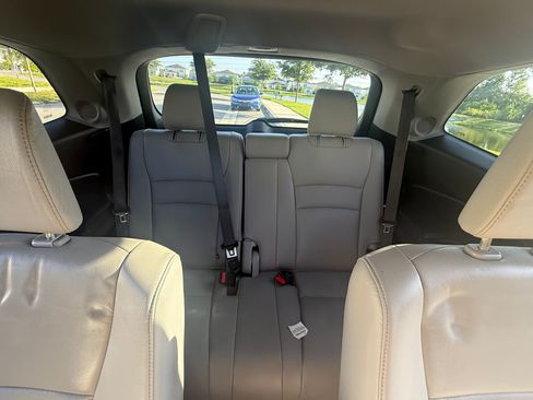 Used 2019 Honda Pilot Touring image 11