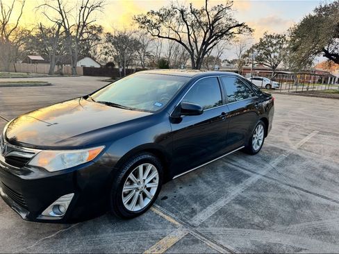 Used 2012 Toyota Camry XLE image 1