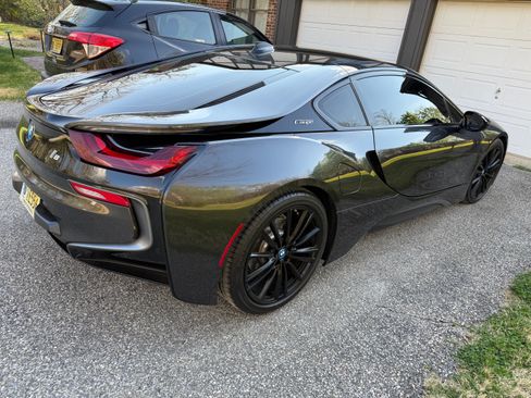 Used 2020 BMW i8 Coupe AWD/4WD image 10