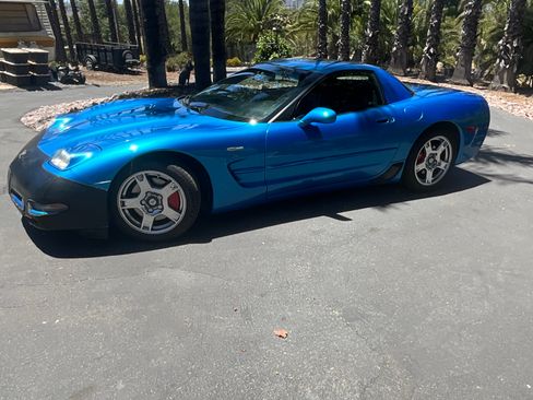 Used 1999 Chevrolet Corvette Coupe w/ Lighting Pkg RWD image 6