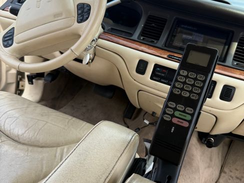 Used 1996 Lincoln Town Car Cartier image 10