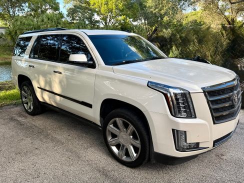 Used 2015 Cadillac Escalade Premium image 1