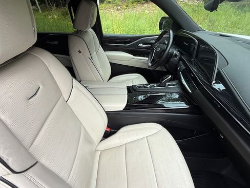 Used 2022 Cadillac Escalade Sport w/ Touring Package image 17