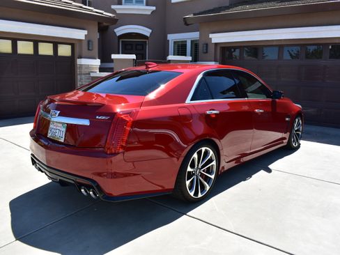 Used 2016 Cadillac CTS V w/ Luxury Package RWD image 8
