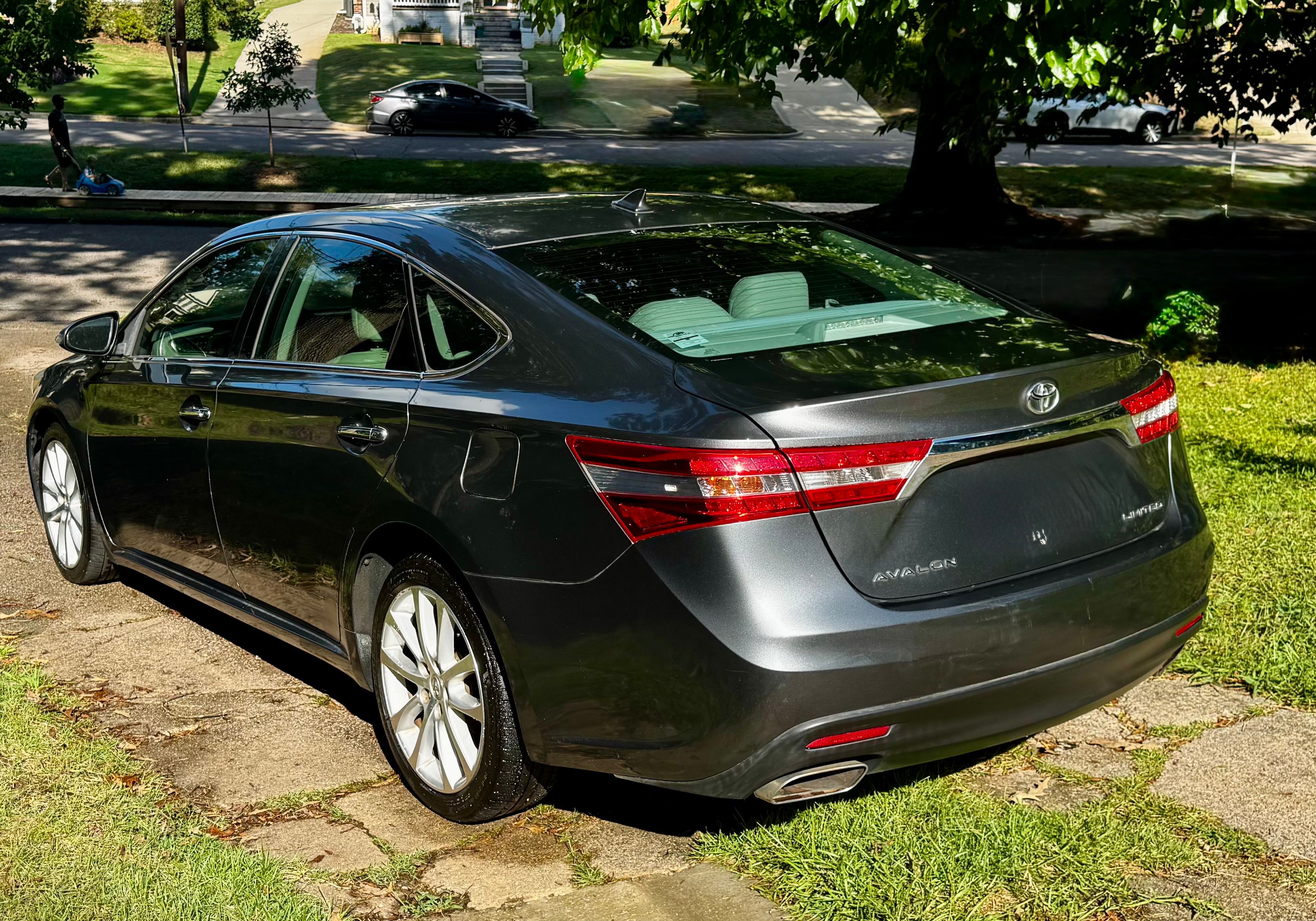 Used 2013 Toyota Avalon Limited FWD image 26