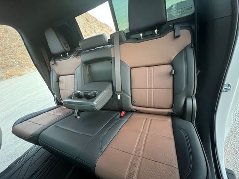 Used 2023 Chevrolet Silverado 1500 High Country w/ High Country Premium Package image 25