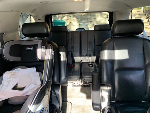 Used 2007 Cadillac Escalade 2WD w/ Information Package image 24
