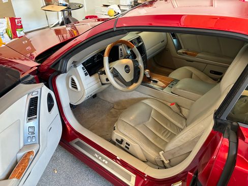 Used 2005 Cadillac XLR RWD image 8