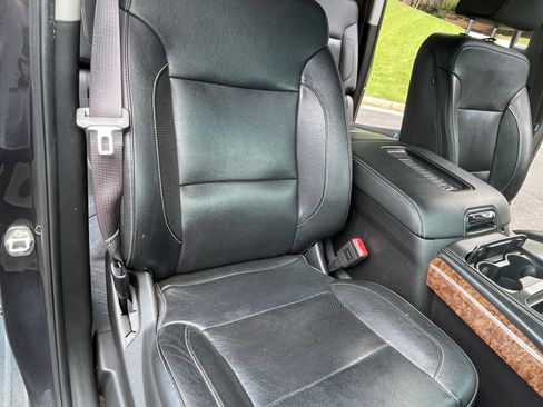 Used 2017 Chevrolet Suburban Premier AWD/4WD image 46