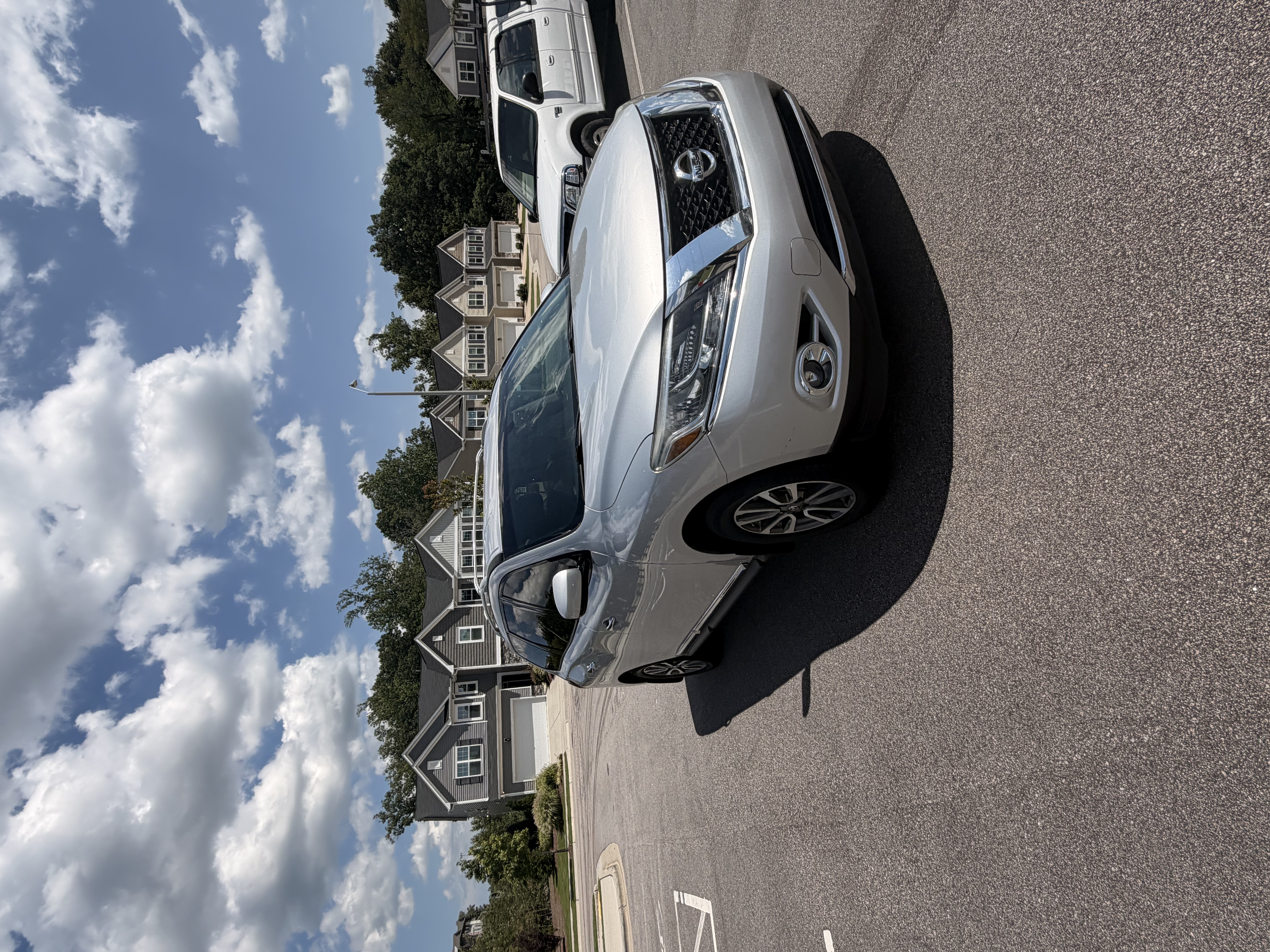 Used 2014 Nissan Pathfinder SL w/ SL Tech Package FWD image 5