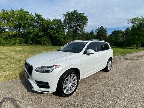 Used 2016 Volvo XC90 T8 Momentum w/ Vision Package AWD/4WD image 8