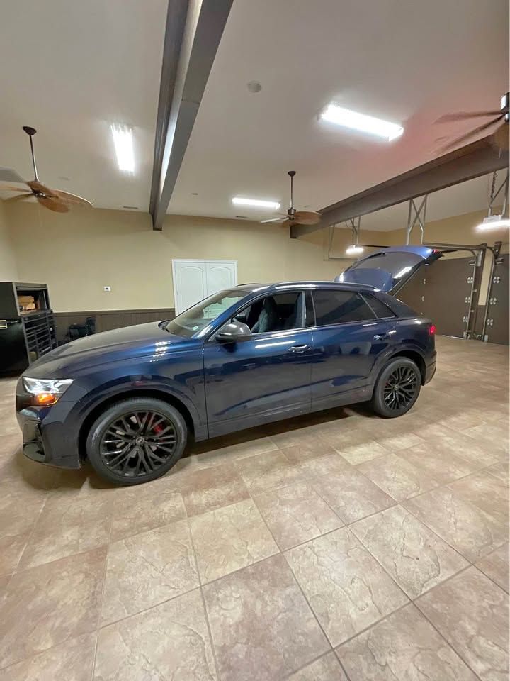 Used 2025 Audi SQ8 Prestige AWD/4WD image 2