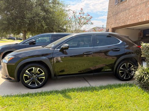 Used 2020 Lexus UX 250h w/ Premium Package AWD/4WD image 5