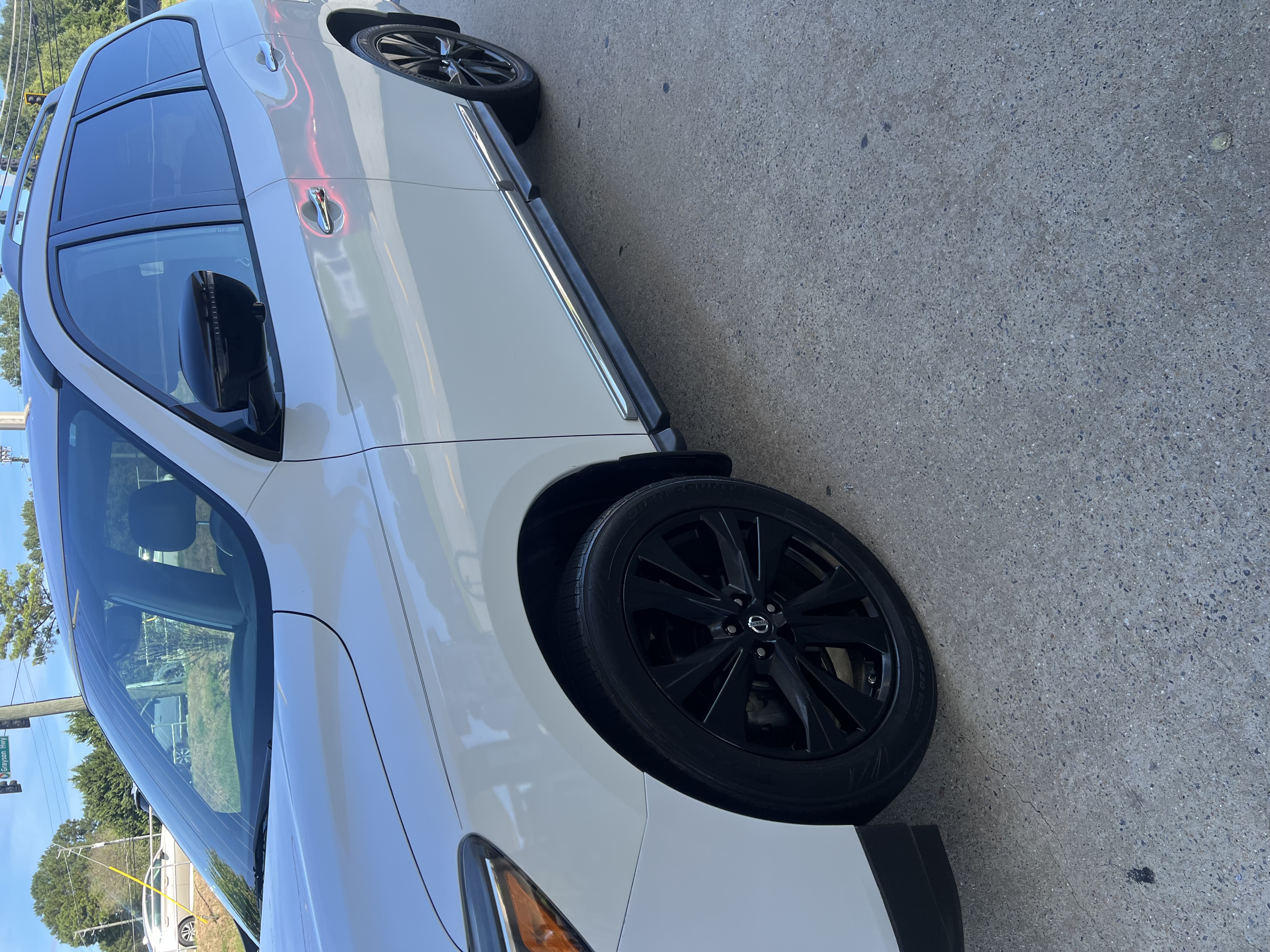 Used 2017 Nissan Pathfinder S AWD/4WD image 2