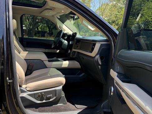 Used 2023 Ford Expedition Max Limited image 8