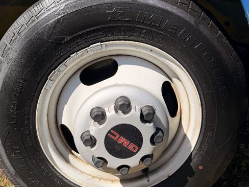 Used 2015 GMC Savana 3500 Van Cab-Chassis 2D image 11