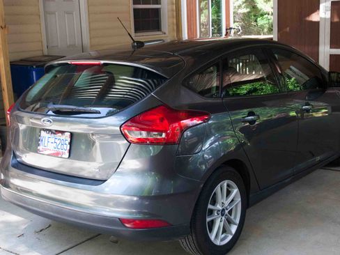 Used 2017 Ford Focus SE w/ Interior Protection Package FWD image 2